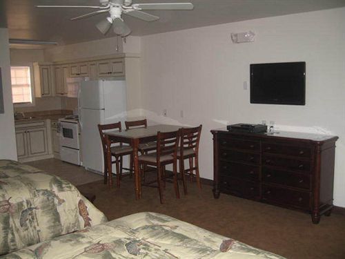 Shore Stay Suites Cape Charles Rum bild